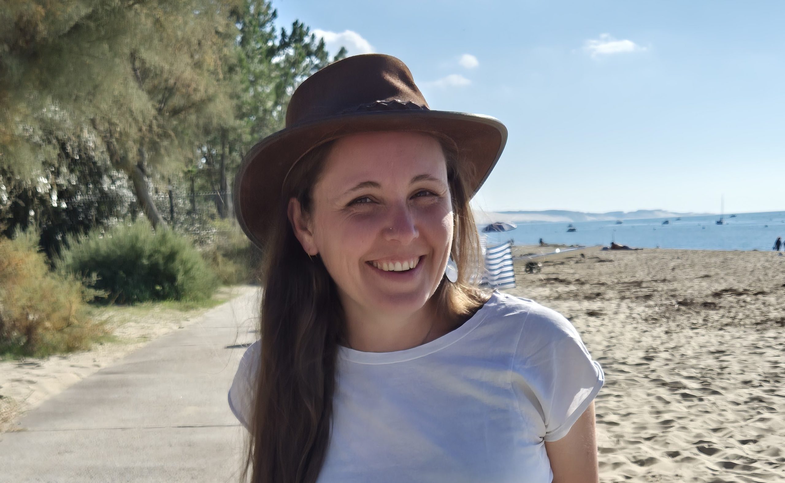 Portrait d'Astrid, accompagnatrice corps-émotions auprès des enfants anxieux, interviewée pour le podcast La Matrescence sur le système nerveux et la gestion des émotions
